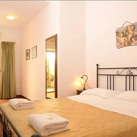 Bed & Breakfast Antica Via 2*
