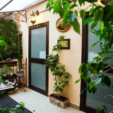 Antica Via Bed & Breakfast 2*